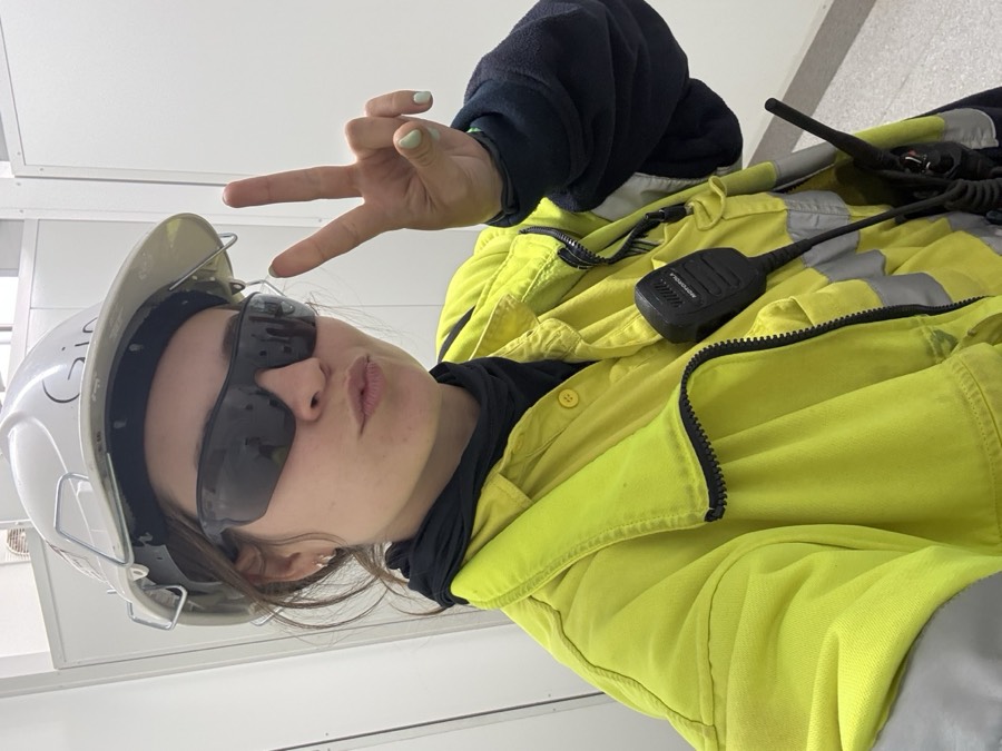 Gio de uniforme na mina