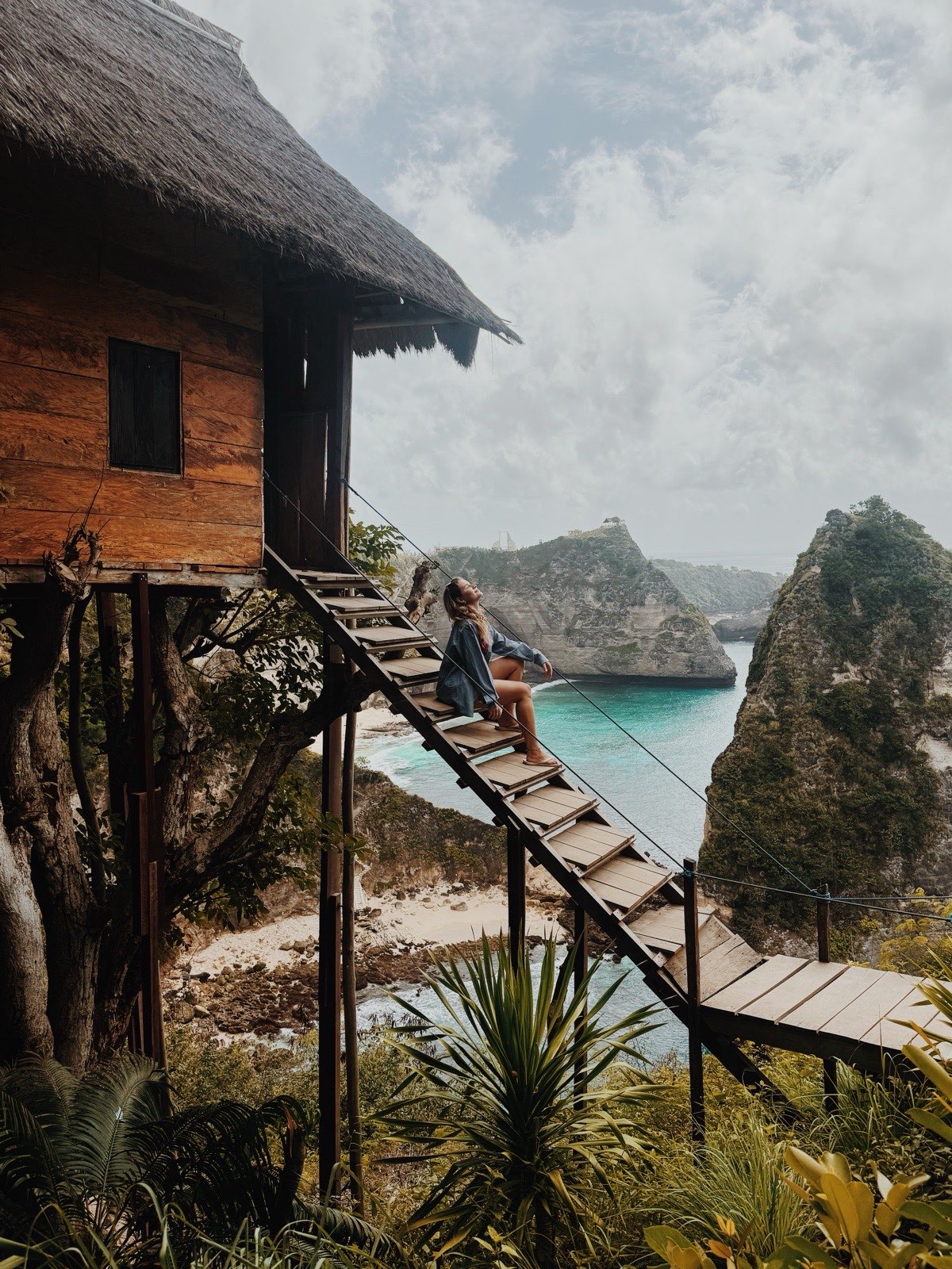 Casa na árvore sobre o mar em Nusa Penida, Bali