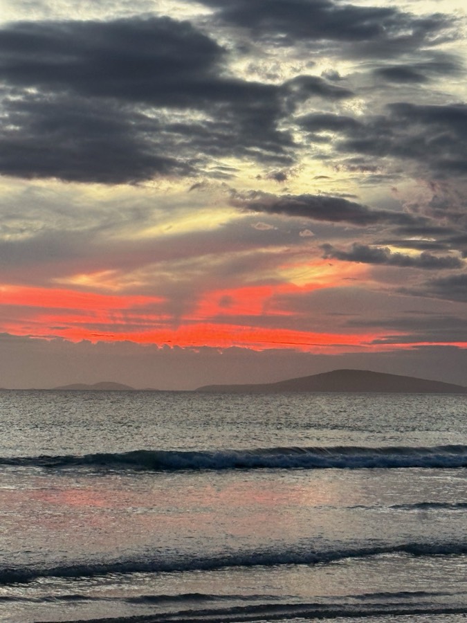 Pôr do sol sobre o mar