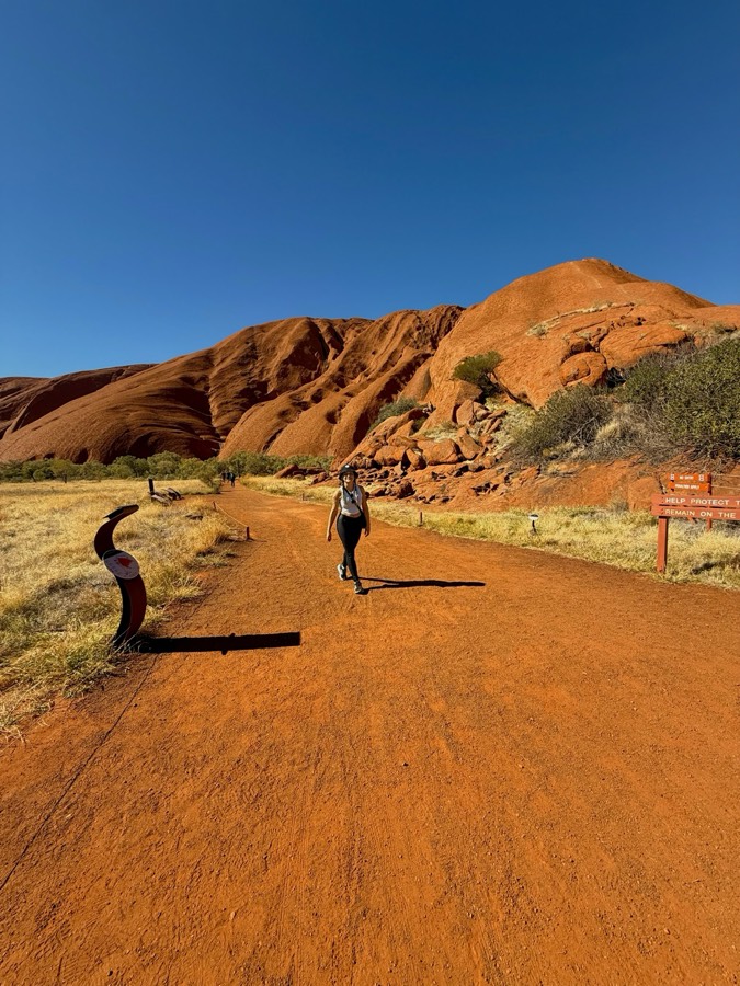Formação de pedra em arco em Uluru