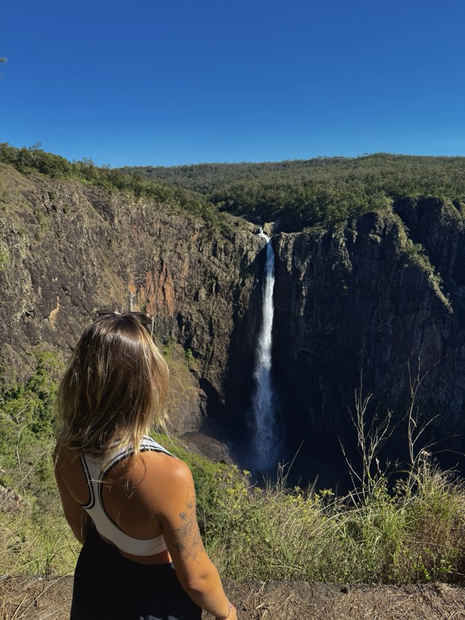Wallaman Falls, a maior queda d'água única da Austrália