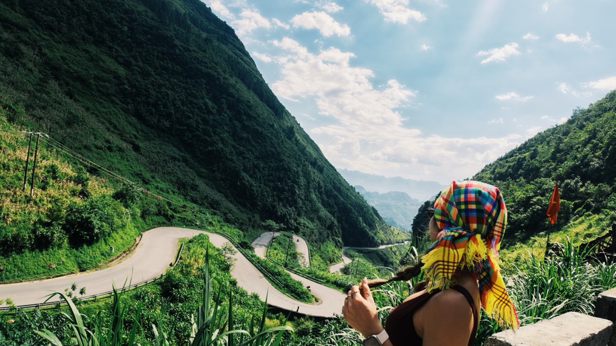 Estrada de montanha no Ha Giang Loop, norte do Vietnã